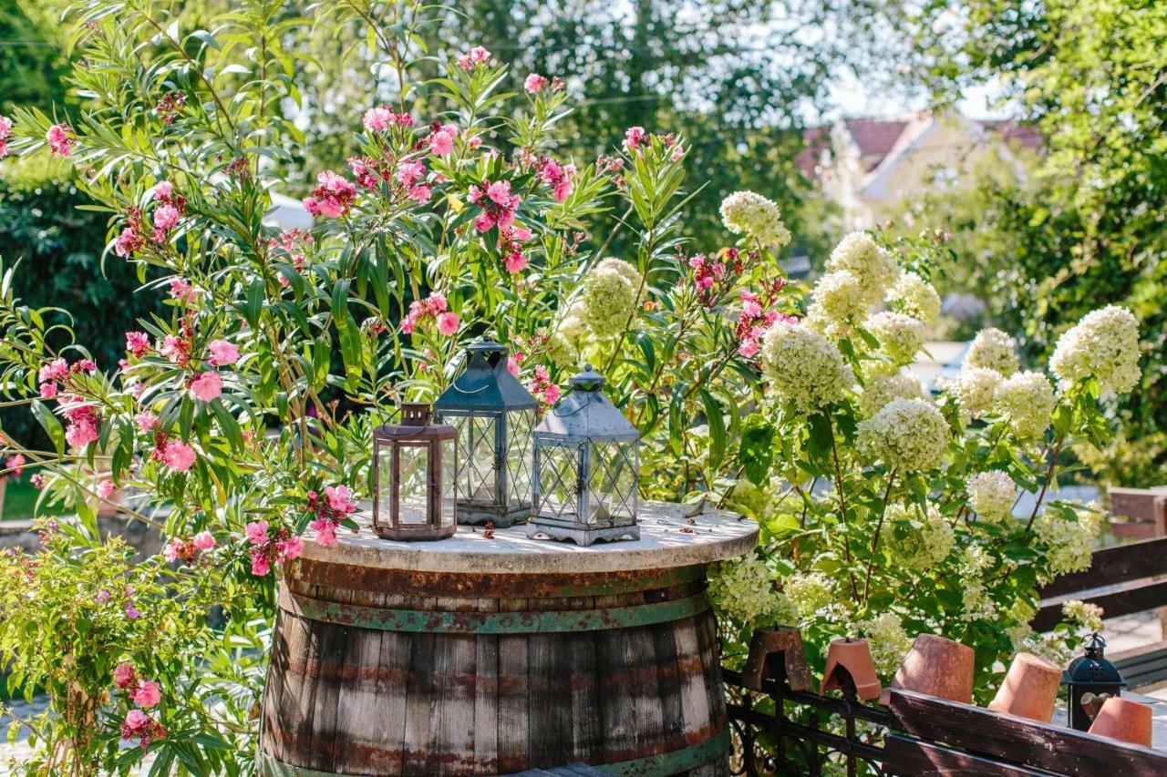 Oleander Romantik Zimmer Trausdorf an der Wulka Exterior foto